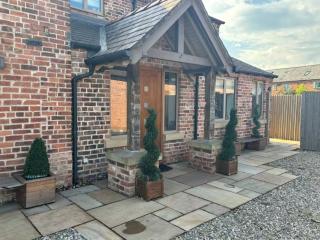 Wrexham 5 Bedroom House + Hot Tub | Sleeps 16 thumbnail
