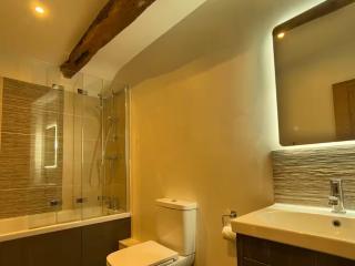 Wrexham 5 Bedroom House + Hot Tub | Sleeps 16 thumbnail
