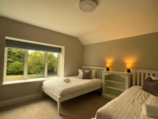 Wrexham 5 Bedroom House + Hot Tub | Sleeps 16 thumbnail