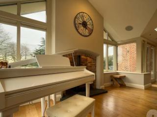Wrexham 5 Bedroom House + Hot Tub | Sleeps 16 thumbnail