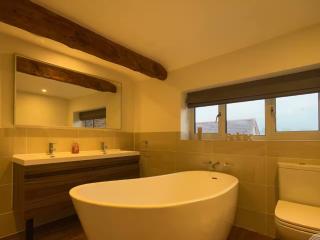 Wrexham 5 Bedroom House + Hot Tub | Sleeps 16 thumbnail