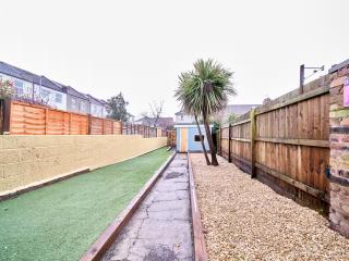 Bristol Bell Hill House | Sleeps 10 thumbnail