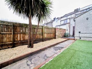 Bristol Bell Hill House | Sleeps 10 thumbnail