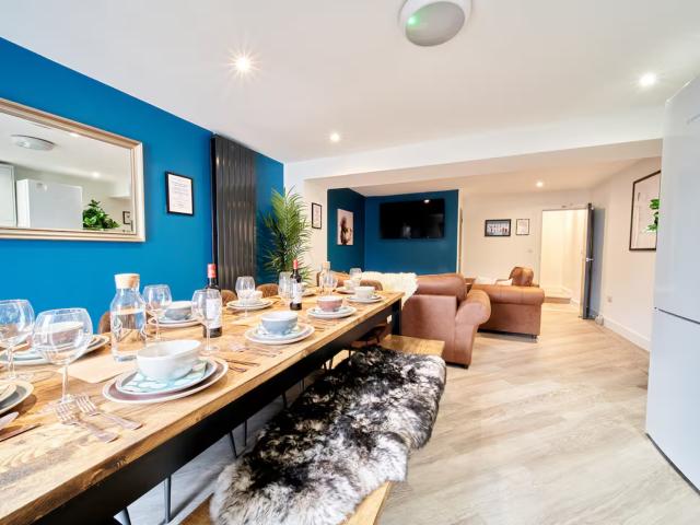 Bristol Bell Hill House | Sleeps 10 image