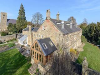 21 Sleeper Northumberland House inc Hot Tub thumbnail