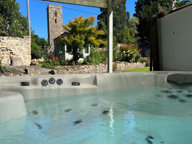 21 Sleeper Northumberland House inc Hot Tub image