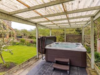 21 Sleeper Northumberland House inc Hot Tub thumbnail