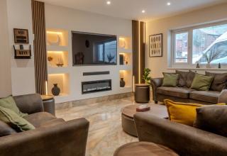 Manchester Luxe 5 Bedroom House with Hot tub | Sleeps 13