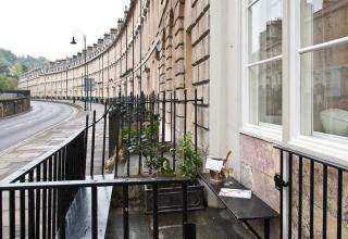 Historic Townhouse | Sleeps 10/11