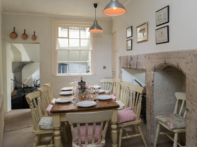 Historic Townhouse | Sleeps 10/11 image