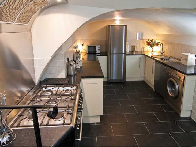 Historic Townhouse | Sleeps 10/11 image