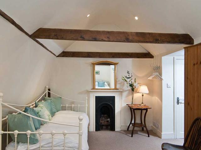 Historic Townhouse | Sleeps 10/11 image