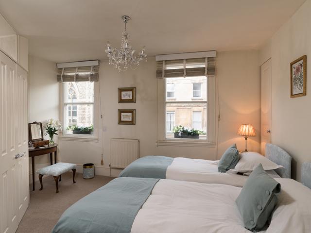 Historic Townhouse | Sleeps 10/11 image