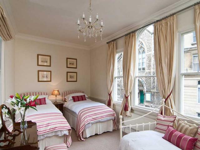 Historic Townhouse | Sleeps 10/11 image