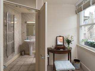 Historic Townhouse | Sleeps 10/11 thumbnail