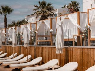 VDL Beach Club Bed and Drinks thumbnail