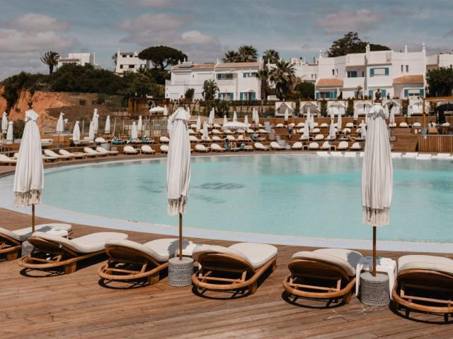VDL Beach Club Bed and Drinks image