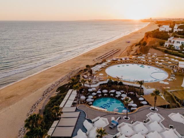 VDL Beach Club Bed and Drinks image