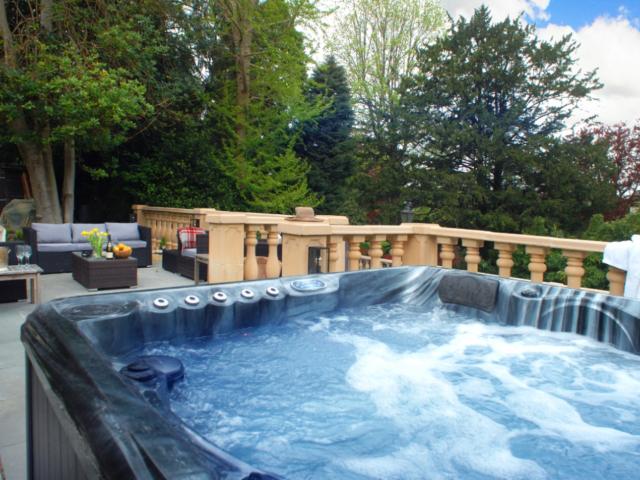 Old School Estate Sleeps 20 | Pool and Hot Tub image