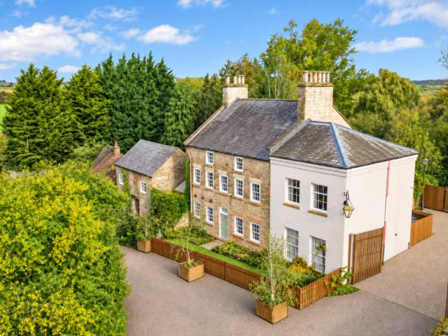Peak District Country Home Sleeps 14 | Hot Tub image