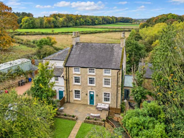 Peak District Country Home Sleeps 14 | Hot Tub image