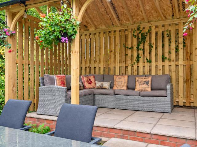 Peak District Country Home Sleeps 14 | Hot Tub image