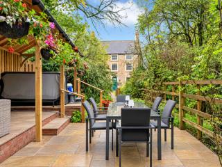 Peak District Country Home Sleeps 14 | Hot Tub thumbnail