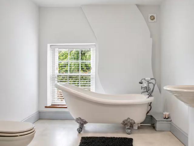 Peak District Country Home Sleeps 14 | Hot Tub image