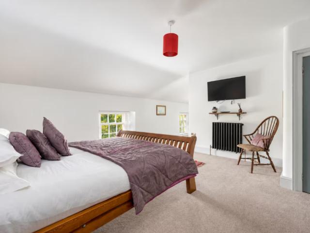 Peak District Country Home Sleeps 14 | Hot Tub image