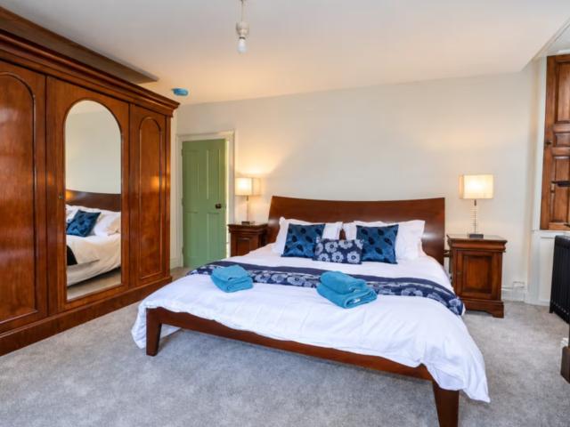 Peak District Country Home Sleeps 14 | Hot Tub image