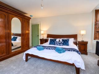 Peak District Country Home Sleeps 14 | Hot Tub thumbnail