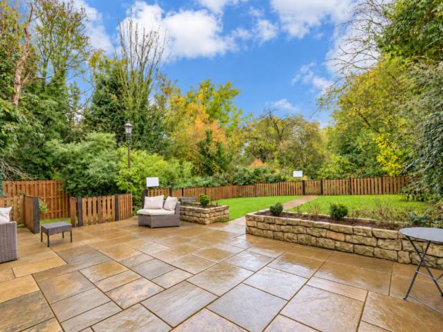 Peak District Country Home Sleeps 14 | Hot Tub image