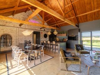 Cambridge Stunning Barn Conversion | Swimming Pool thumbnail