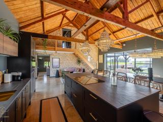 Cambridge Stunning Barn Conversion | Swimming Pool thumbnail