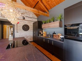 Cambridge Stunning Barn Conversion | Swimming Pool thumbnail