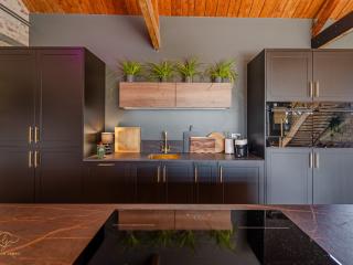 Cambridge Stunning Barn Conversion | Swimming Pool thumbnail