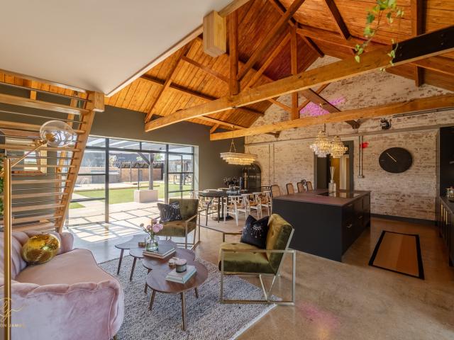 Cambridge Stunning Barn Conversion | Swimming Pool image