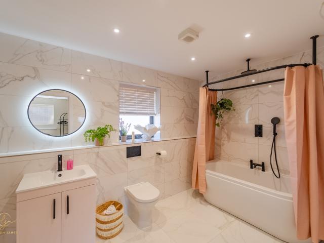 Cambridge Stunning Barn Conversion | Swimming Pool image