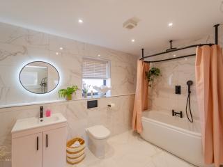 Cambridge Stunning Barn Conversion | Swimming Pool thumbnail
