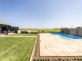 Cambridge Stunning Barn Conversion | Swimming Pool thumbnail