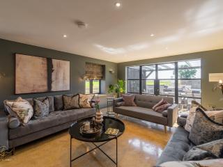 Cambridge Stunning Barn Conversion | Swimming Pool thumbnail