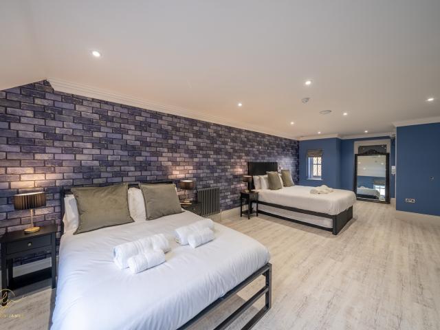Norfolk's Spectacular Manor House | Indoor Pool image